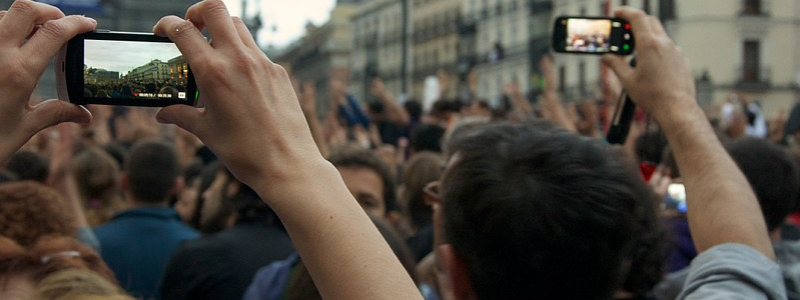 crowd filming 800X300